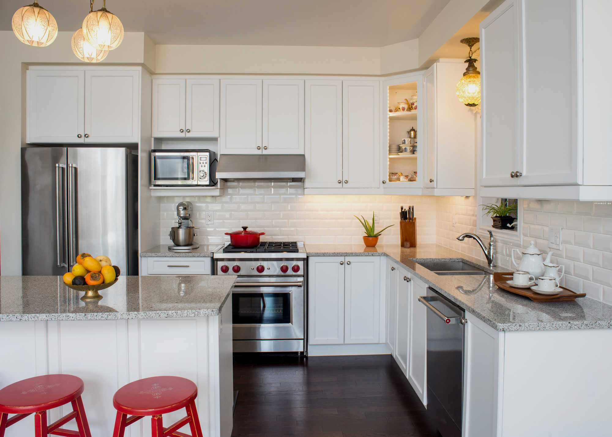 Bright, modern kitchen